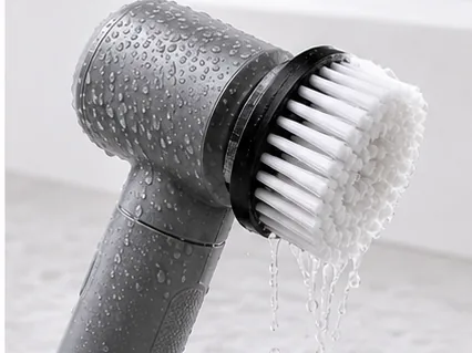 Close-up of the Detail scrubber head with water droplets running off the body